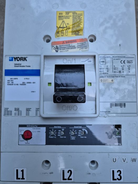 Întrerupător cu declanșator tip USOL, heblu. 600 amps, 3 faze, maneta