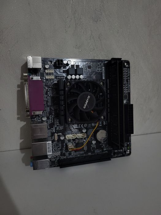 Продам материнская плата GIGABYTE GA-E601 0N