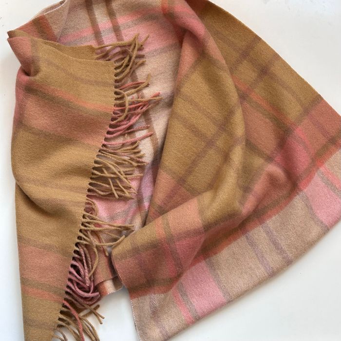 Голям мек вълнен шал в пастелни цветове