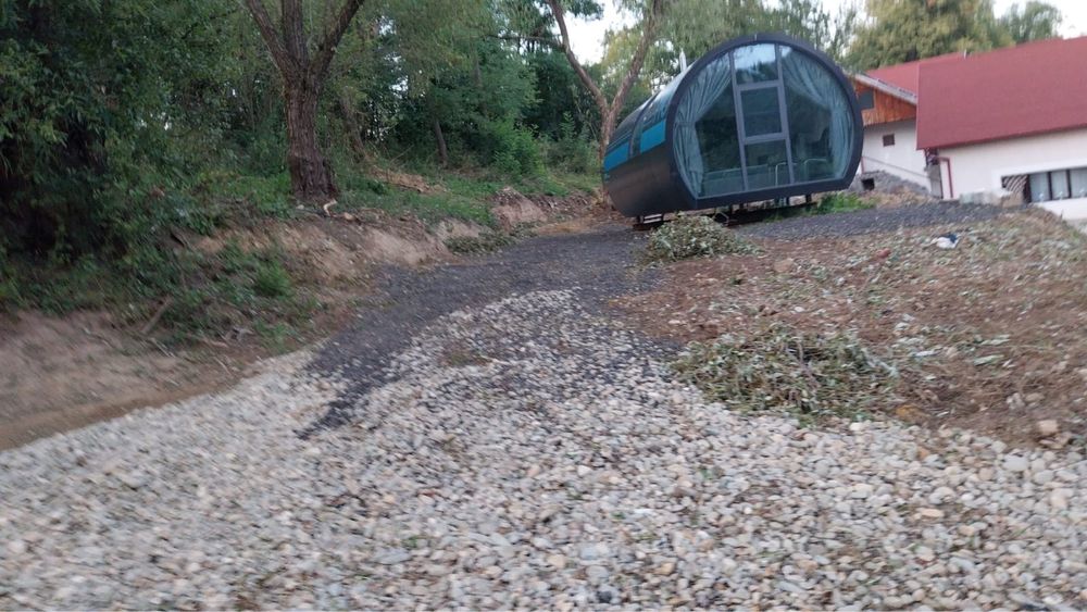 Inchiriez cabane moderne si capsula panoramica