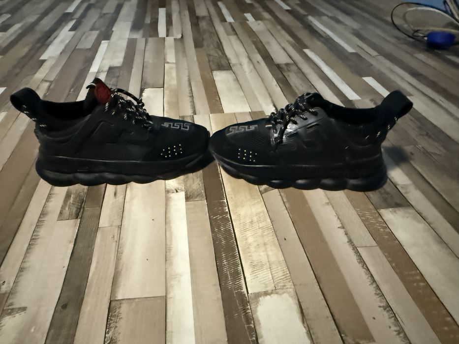 Versace chain reaction