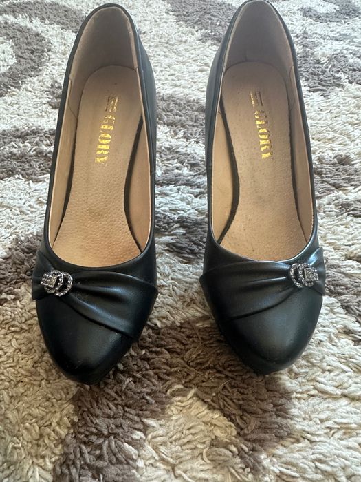 Официални обувки с ток 39-ти номер