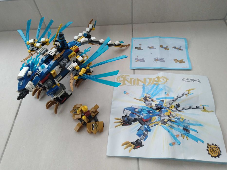 Три конструктора тип LEGO