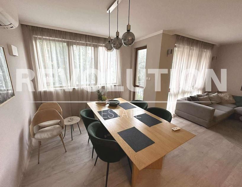 Дава се под наем Мезонет в Варна, Център - 135 кв.м за 1595.79 € - Снимка #1