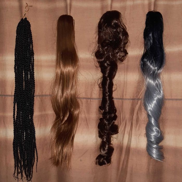 Зимни шапки и Екстейшан опашка с шнола  черна.черна с пипеляво ,русо и