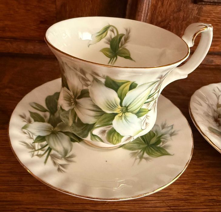 2 чашки за кафе с подложни чинийки Royal Albert