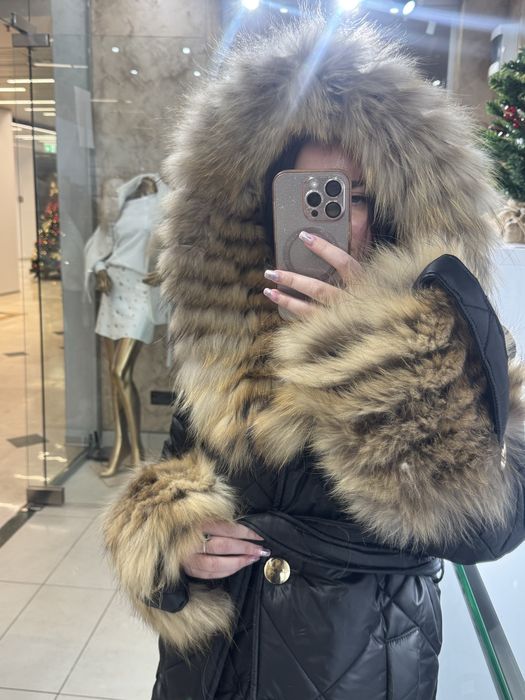 Geaca din fas cu blana de raton 1400 lei