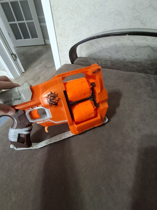 Нерф бластер мощный и хороший