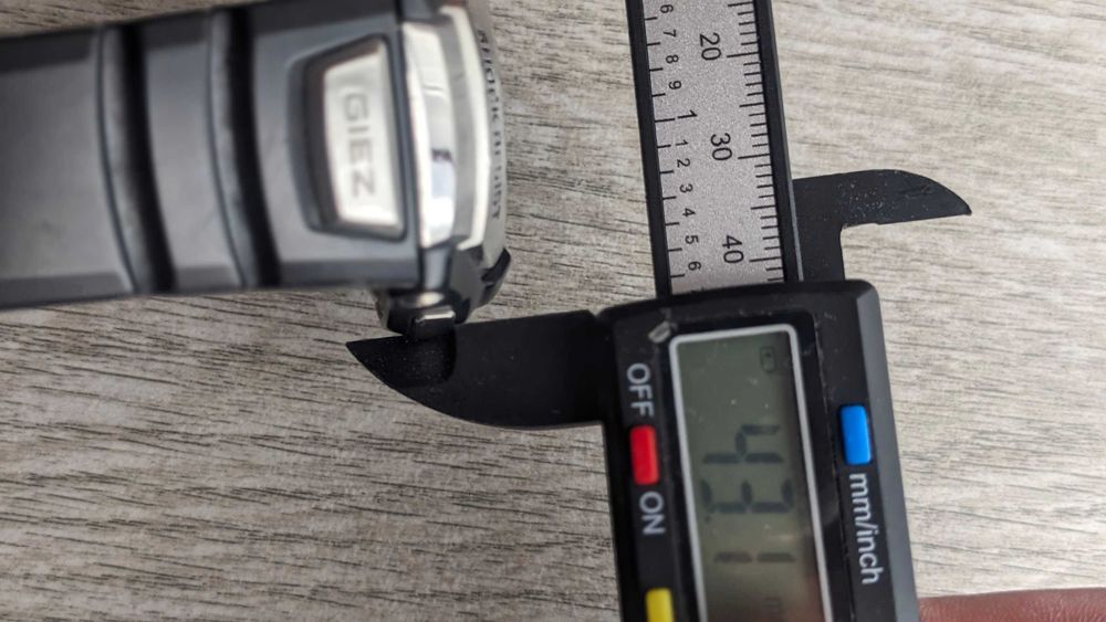 Ceas G-Shock Giez GS-1300 screwback tough solar multiband5 20bar wr