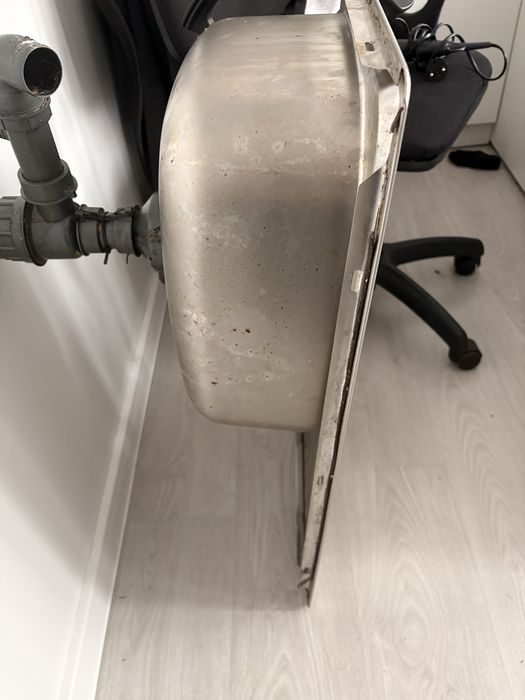 Продавам мивка със смесител