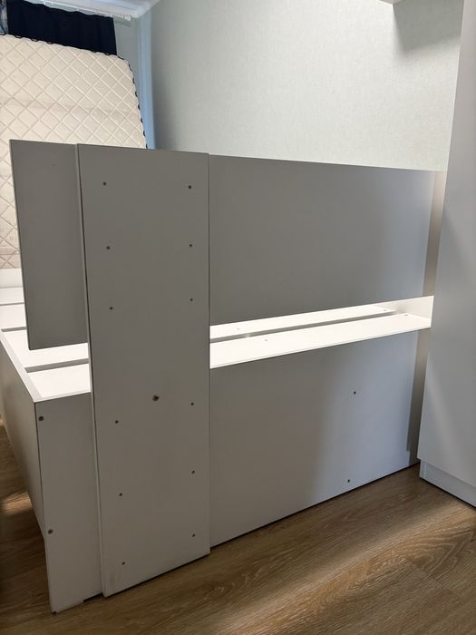 продам белую КРОВАТЬ и матрас