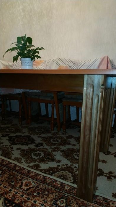 Стол гостиный дерево