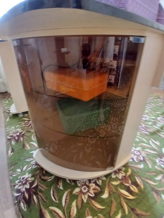 Продам столик с зеркалом