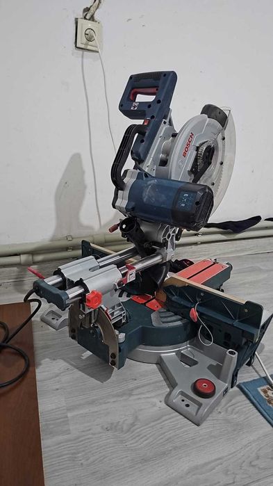 Пила торцовочная Bosch