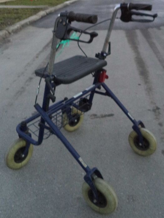 ПРОХОДИЛКА сгъваема с две спирачки