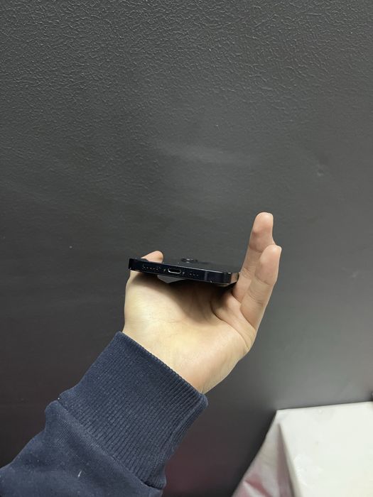 Продам Iphone 12