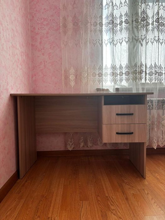 Письменный стол сатылады.