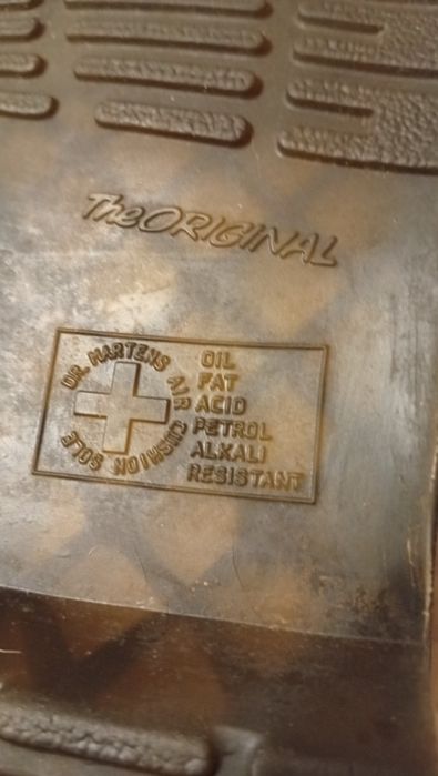 N.42 Оригинални обувки Dr. Martens-супер запазени