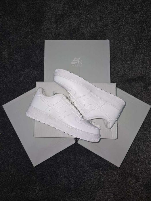 #DOAR 179,99# Nike Air Force 1 Low Triple White Editie Limitata
