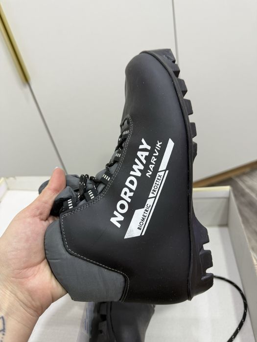 Ботинки для беговых лыж