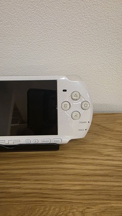 Sony PSP 3000, Modat, 550 jocuri, 9 în 1,  gata de joacă