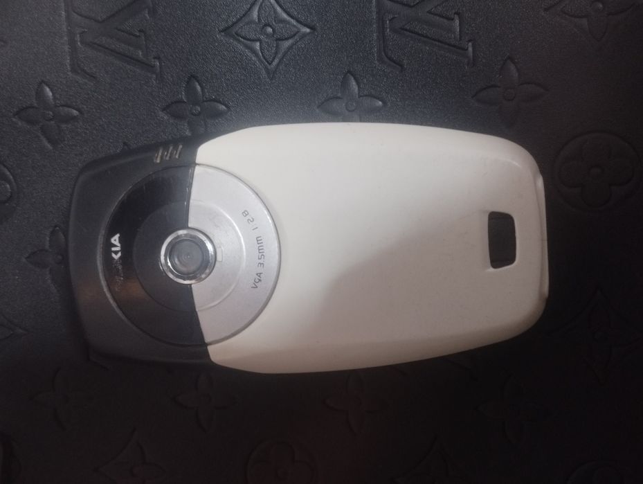 Assalom alekum Telefon Sotiladi Original Nokia 6600 Panda