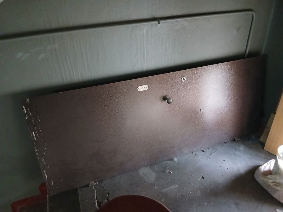 Продается дверь железная