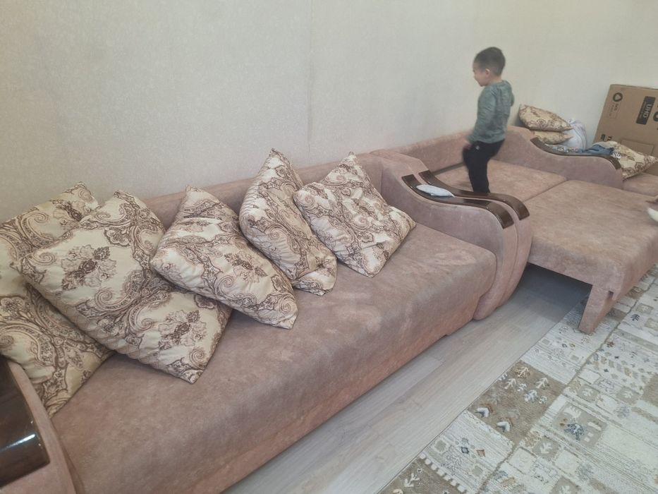 Продам диван не новый