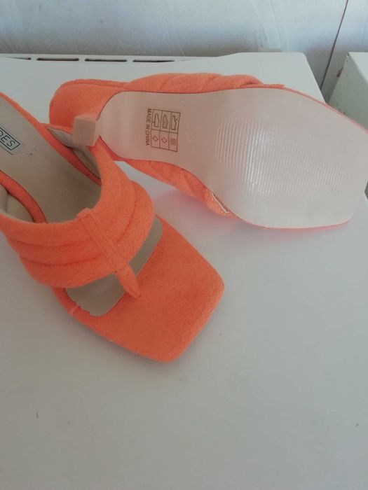 Оригинални чехли на марката NLY