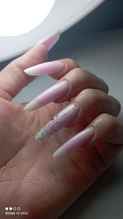 Manichiura cu gel și ojă semi