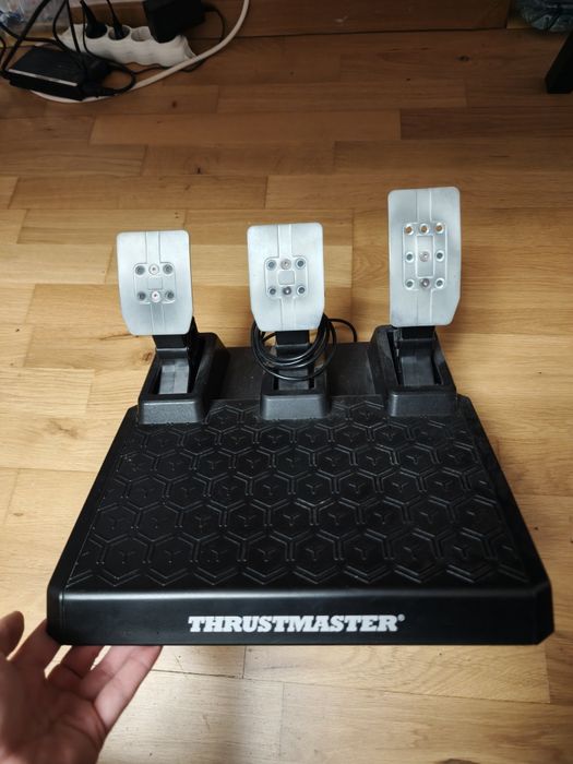 Vând sau schimb T248 Thrustmaster Xbox