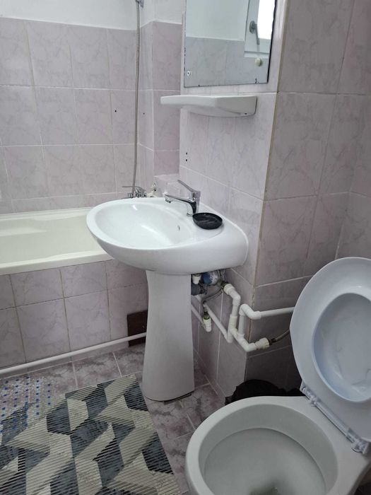 Inchiriez Apartament 4 camere (Piata-Mare)