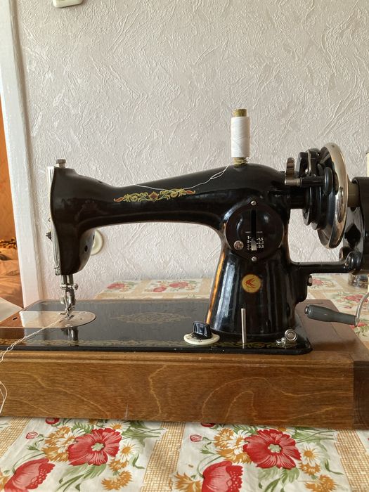 Продам швейную машинку