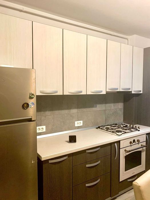 Apartament regim hotelier coresi 200lei pe noapte