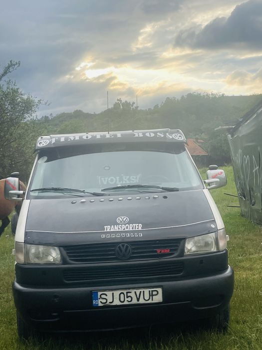 Vand wv t4 transporter an 2002. 8+1 102cai  locuri  merge si trage foarte bine nu bate nu troncane  acte la zi fiscal pe loc
