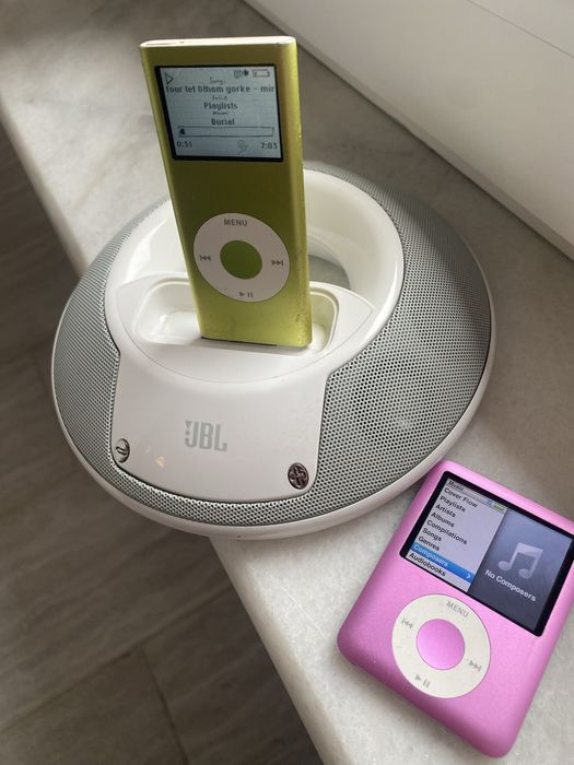 2 iPods si JBL On Stage 2