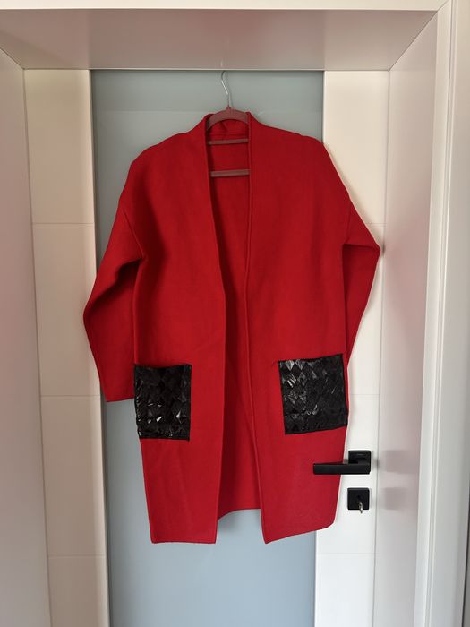 Червено палто с джобове