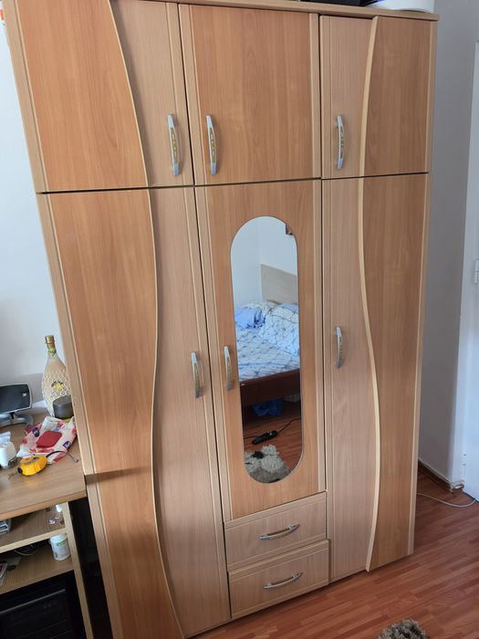 Dulap de vanzare