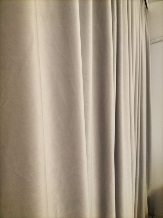 Set NOU draperii catifea LUX gri deschis, dim 300x260 bucata (2 buc/set, total 600 cm lungime))