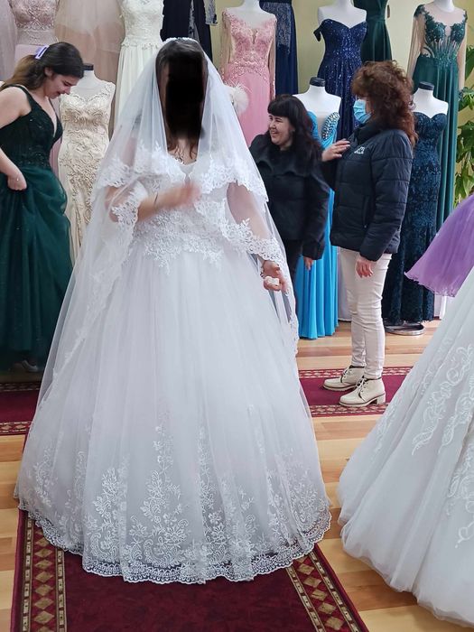 Сватбена рокля с воал