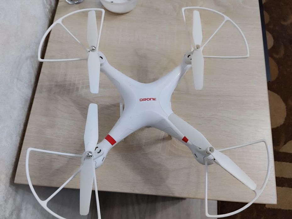 Продам квадрокоптер (дрон)