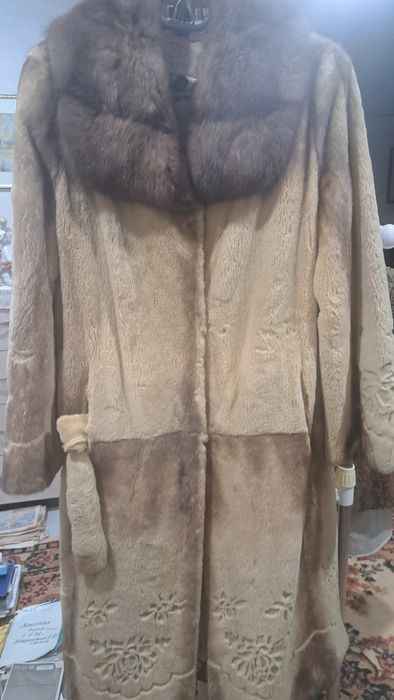 Шубы, норковая , цигейковая.