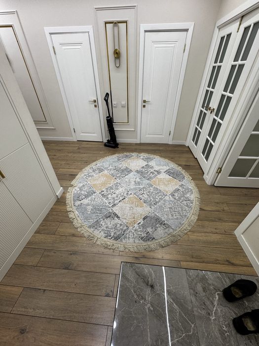 Продам ковер круглый