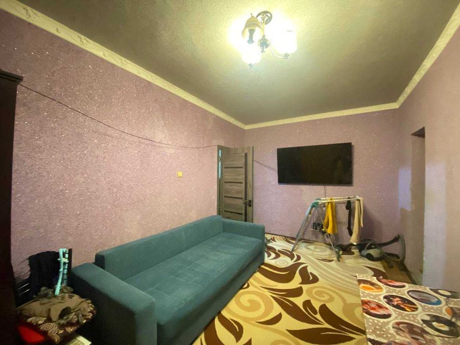 Продаётся 1/2/5 ТТЗ Ахмад Югнаки среднее состояние 38м2 Балкон 2х3