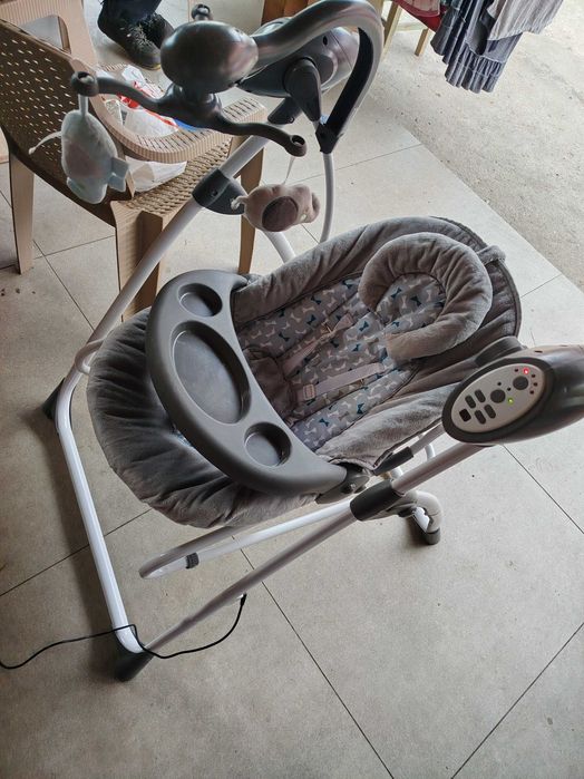 Balansoar electric de bebeluși