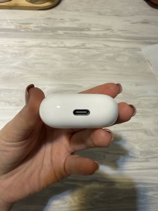 Продам кейс от airpods 4