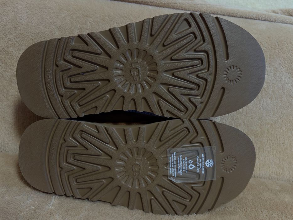 UGG Tazz II 37