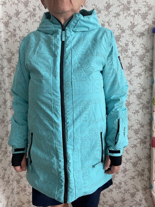 Продам куртку на весну