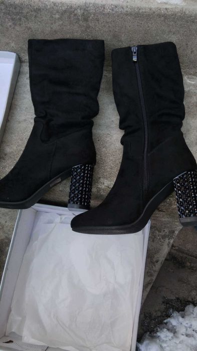 продавам дамски ботуши