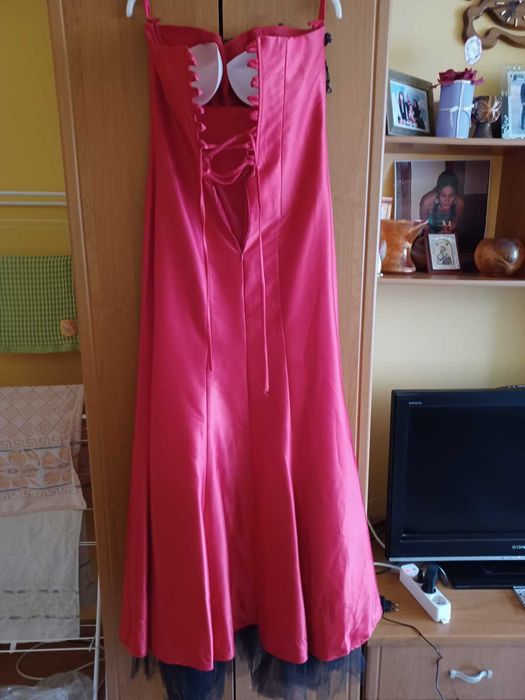 Продавам рокля много добро състояние